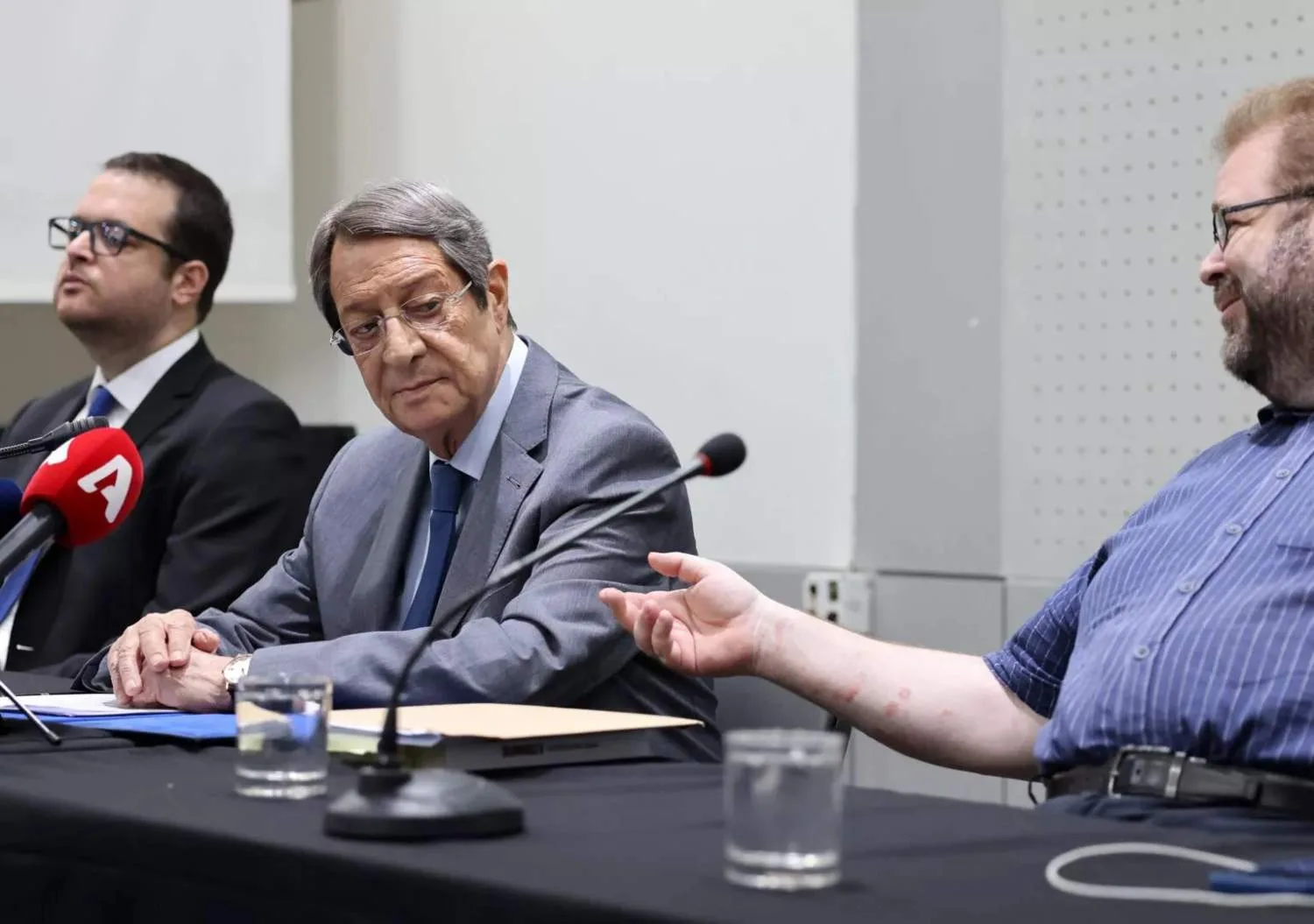 Anastasiades issues new statement rejecting Mafia State allegations