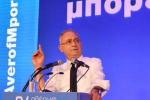 Ο Νεοφύτου καλεί τον Παναγιώτου να επιλέξει μεταξύ δημοφιλίας και δημόσιας υπηρεσίας