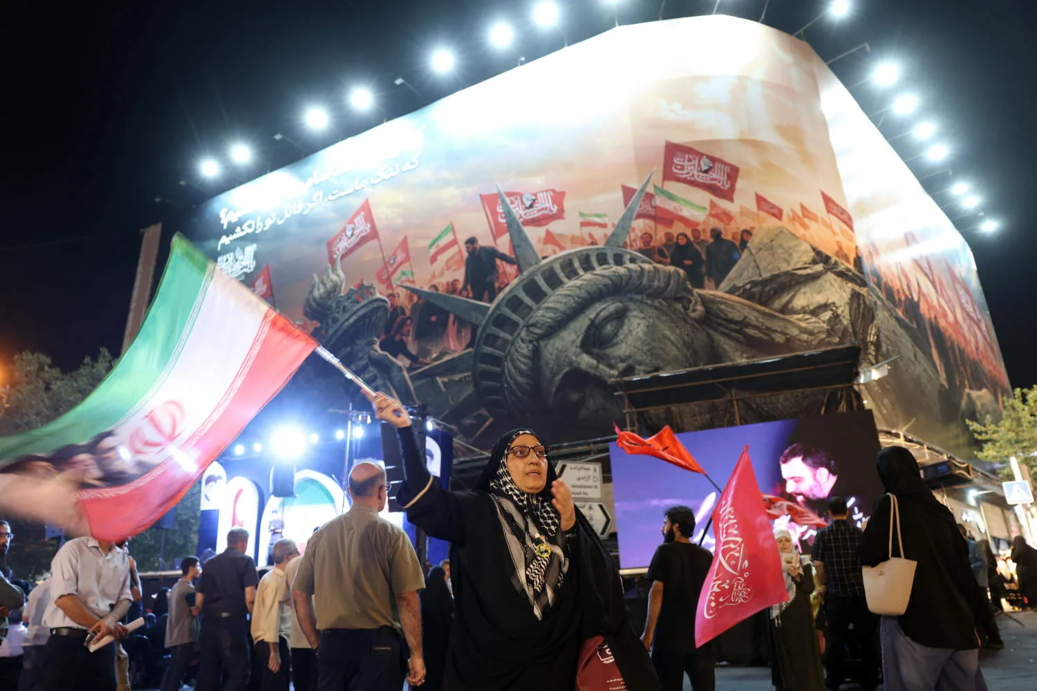 Iran war stalemate weighs on Trump as U.S. shifts to economic pressure