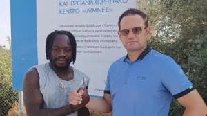 Футболист Шарль Элунду освобождён из центра содержания Лимнес