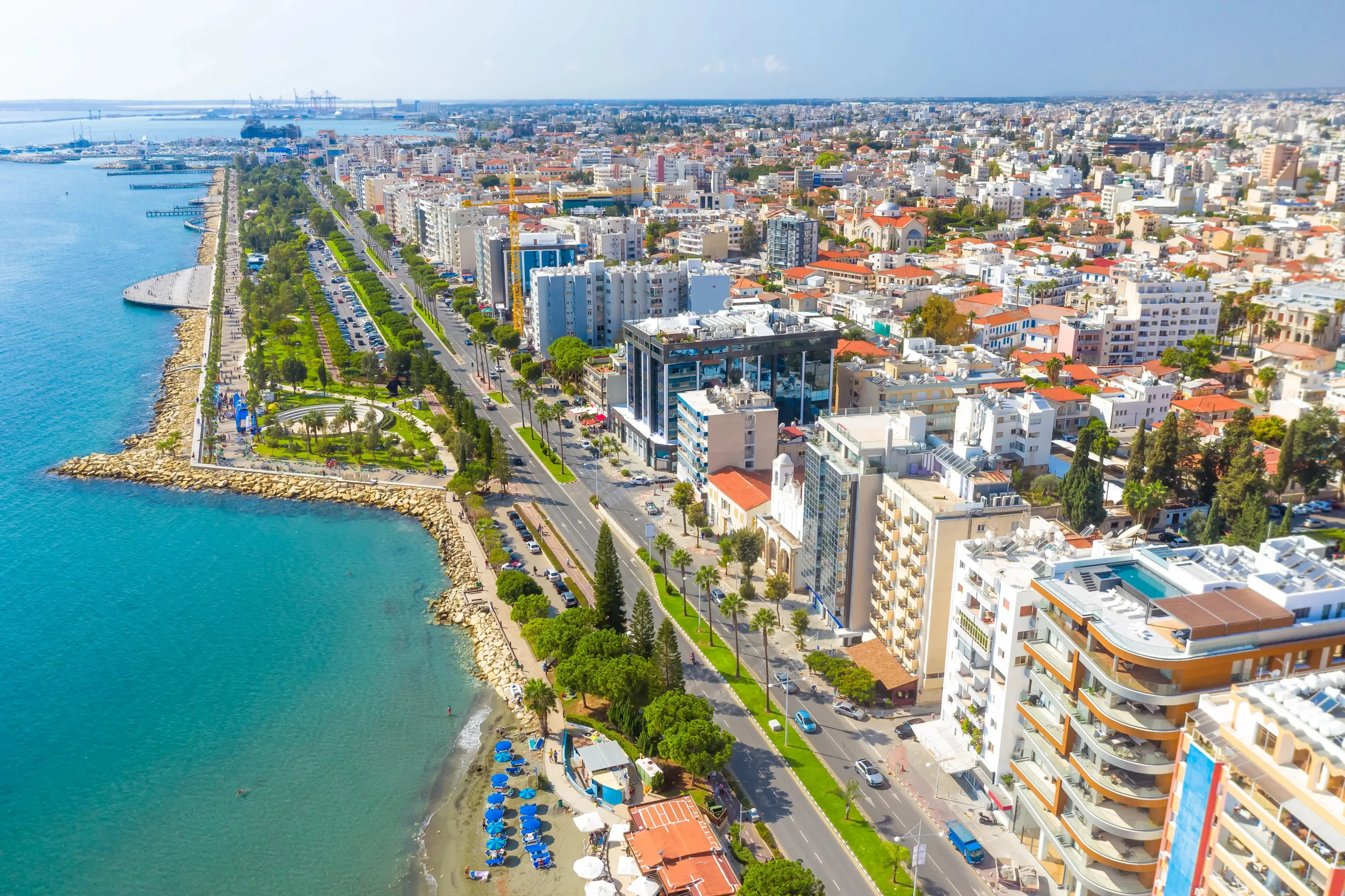 Ο δήμαρχος Αμαθούντας ζητεί δράση για την επίμονη θαλάσσια ρύπανση στη Λεμεσό