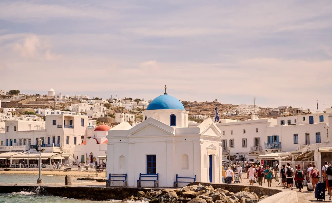 Greek travel receipts rise 14.8% to €8.8bn in first half of 2026