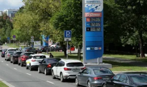 Московские АЗС вновь вводят ограничения на покупку топлива на фоне дефицита бензина