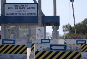 У RAF Akrotiri прошёл протест против планируемых военных антенн