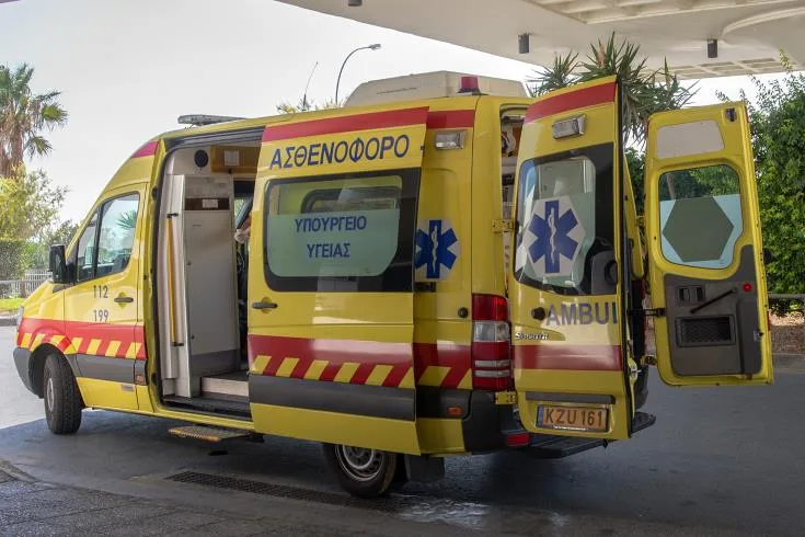 Γυναίκα 22 ετών σε κρίσιμη κατάσταση μετά από σύγκρουση μοτοσικλέτας κοντά στο Δελίκηπο