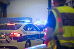 Полиция задержала 12 человек в ходе ночной операции по всей стране