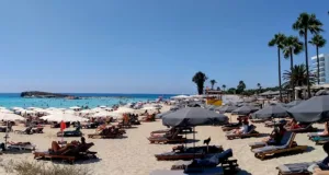 Τα αεροδρόμια της Κύπρου διακίνησαν 1,63 εκατ. επιβάτες τον Ιούλιο, καθώς περιορίστηκε η πτώση