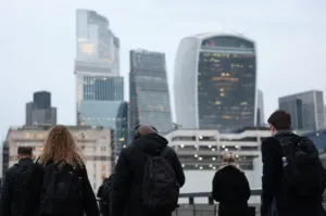 Η μόνιμη απασχόληση στο Ηνωμένο Βασίλειο σταθεροποιείται τον Ιούλιο, σύμφωνα με έρευνα προσλήψεων