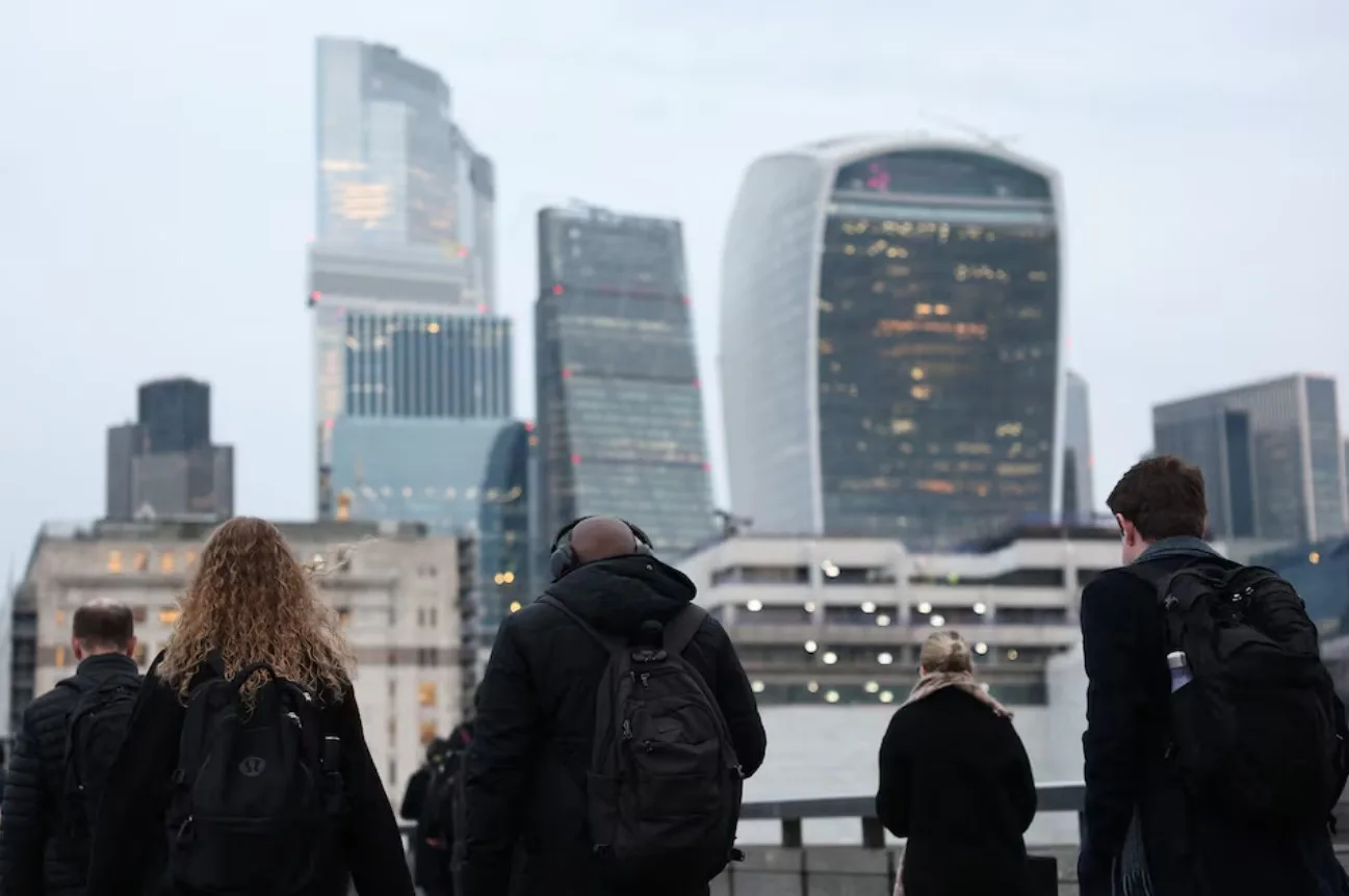 Постоянный наём в Великобритании стабилизировался в июле, показал опрос рекрутеров