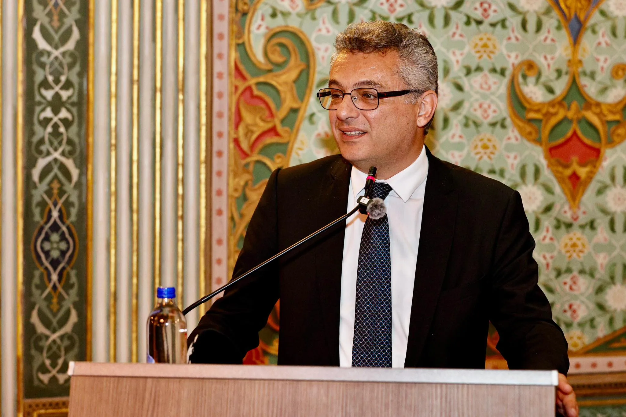 Ο Erhurman επικρίνει προσπάθειες αποτροπής διπλωματών από την ενημέρωση