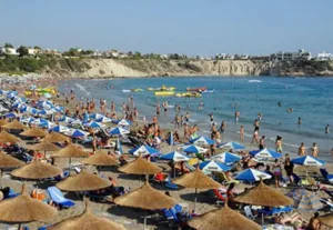 Муниципалитет Акамаса планирует создать искусственный риф у Coral Bay для борьбы с эрозией