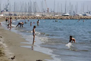 Εκδόθηκε κίτρινη προειδοποίηση καθώς η θερμοκρασία στην ενδοχώρα προβλέπεται να φτάσει τους 40°C