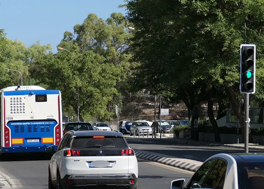 Το υπουργείο Μεταφορών προκηρύσσει διαγωνισμό €41,9 εκατ. για έξυπνα φανάρια