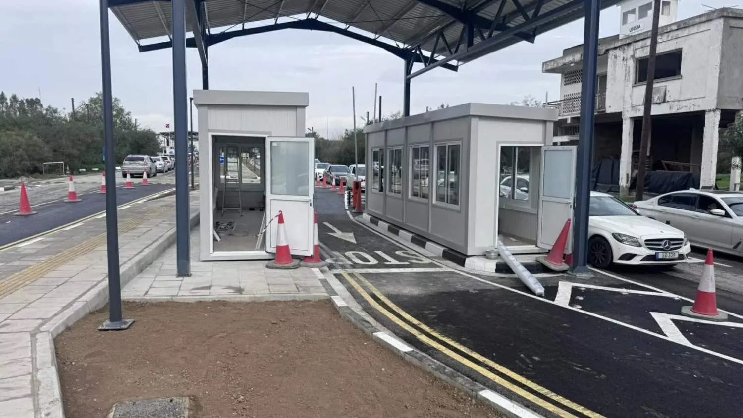 Cypriot woman released after fine over Agios Dometios crossing procedure