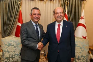 Ο Τατάρ κατηγορεί τον ηγέτη της τουρκικής αντιπολίτευσης Οζέλ για παρέμβαση στις εκλογές