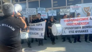 Το Υπουργείο Δικαιοσύνης λέει ότι η απόλυση δεσμοφύλακα δεν σχετιζόταν με τον συνδικαλισμό