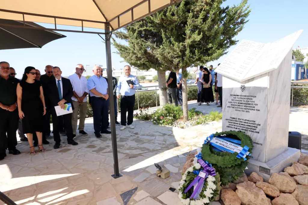 Τελετή μνήμης για τα 33 θύματα του βομβαρδισμού του νοσοκομείου Αθαλάσσας το 1974