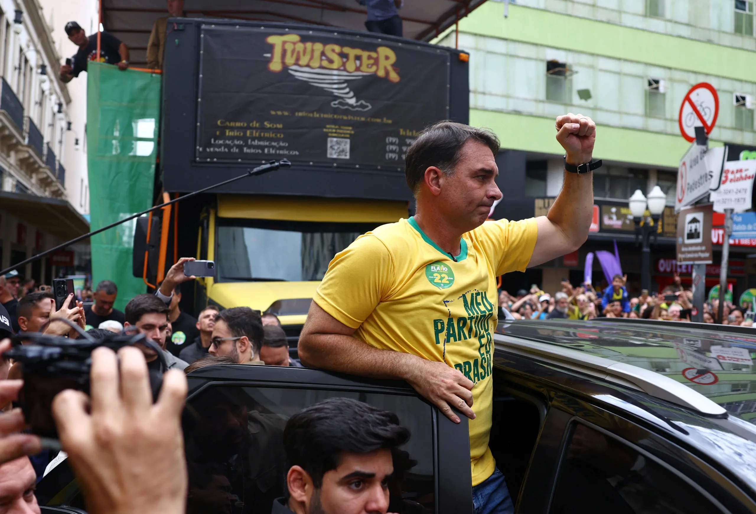 Ο Flavio Bolsonaro και ο Lula στατιστικά ισόπαλοι σε δημοσκόπηση για τον δεύτερο γύρο στη Βραζιλία