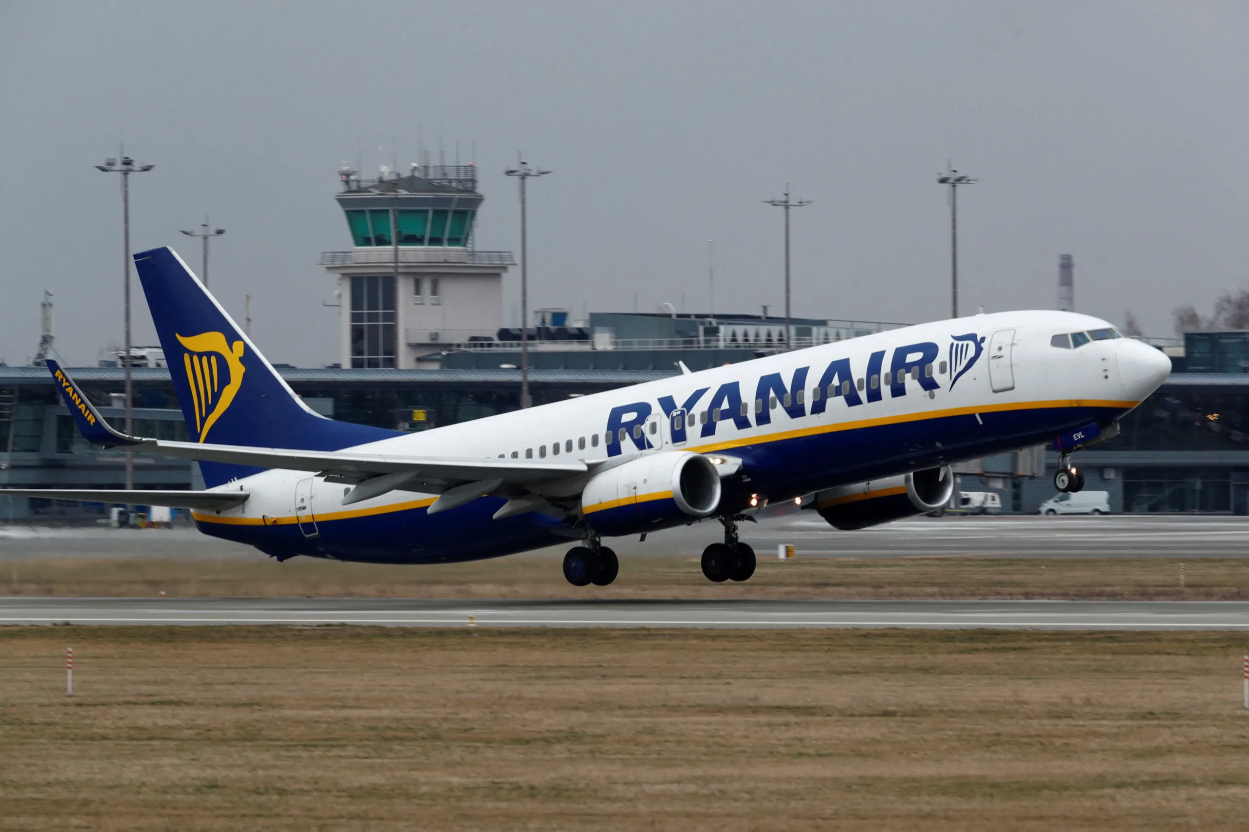 Η Ryanair αποκλείει επίναυλο καυσίμων, ενώ ο O’Leary προβλέπει υψηλότερους ναύλους στις ανταγωνίστριες αεροπορικές εταιρείες