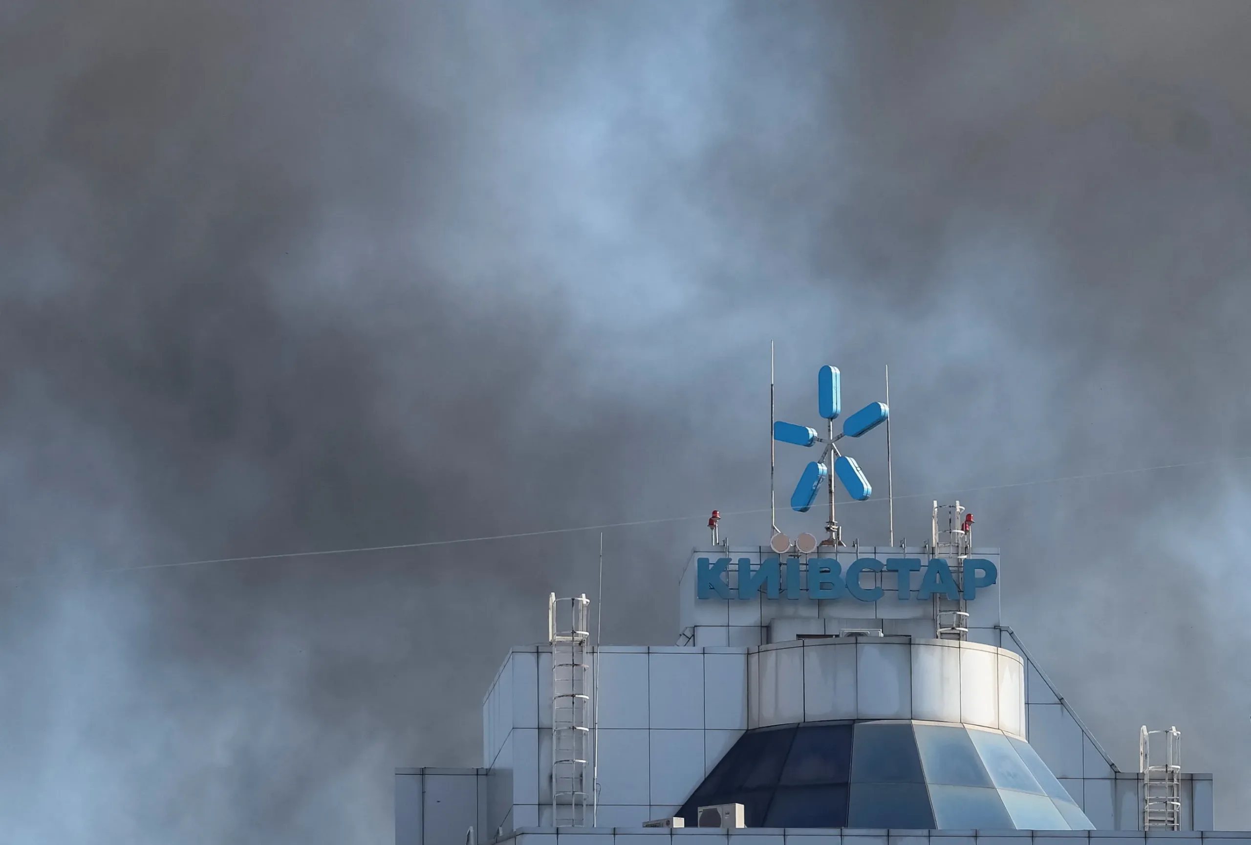 Россия нанесла удар по штаб-квартире Kyivstar на фоне сообщений Украины об атаках на центры обработки данных