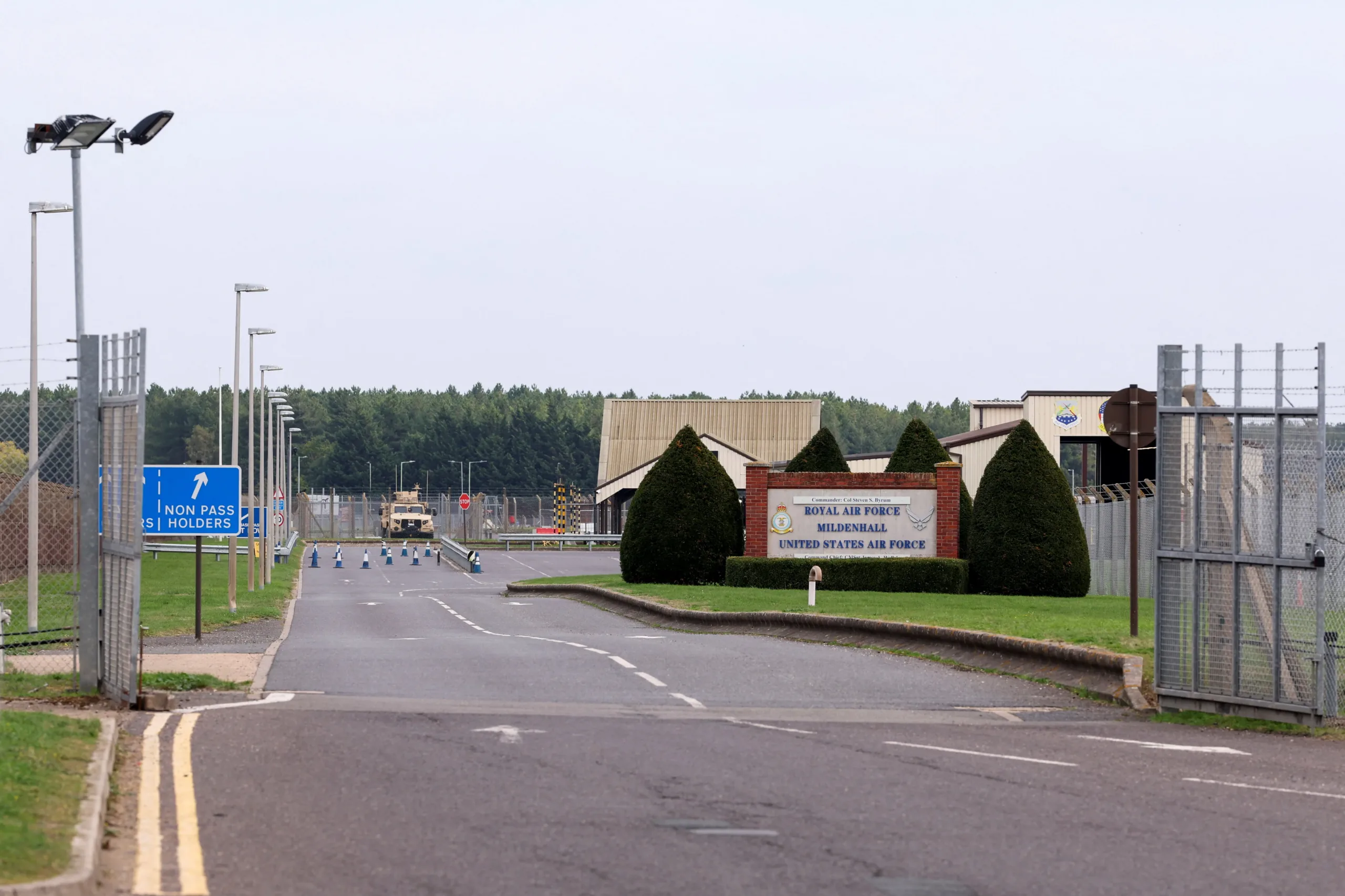Πέντε συλλήψεις κοντά στη RAF Fairford μετά από αναφορά για ύποπτα βαν