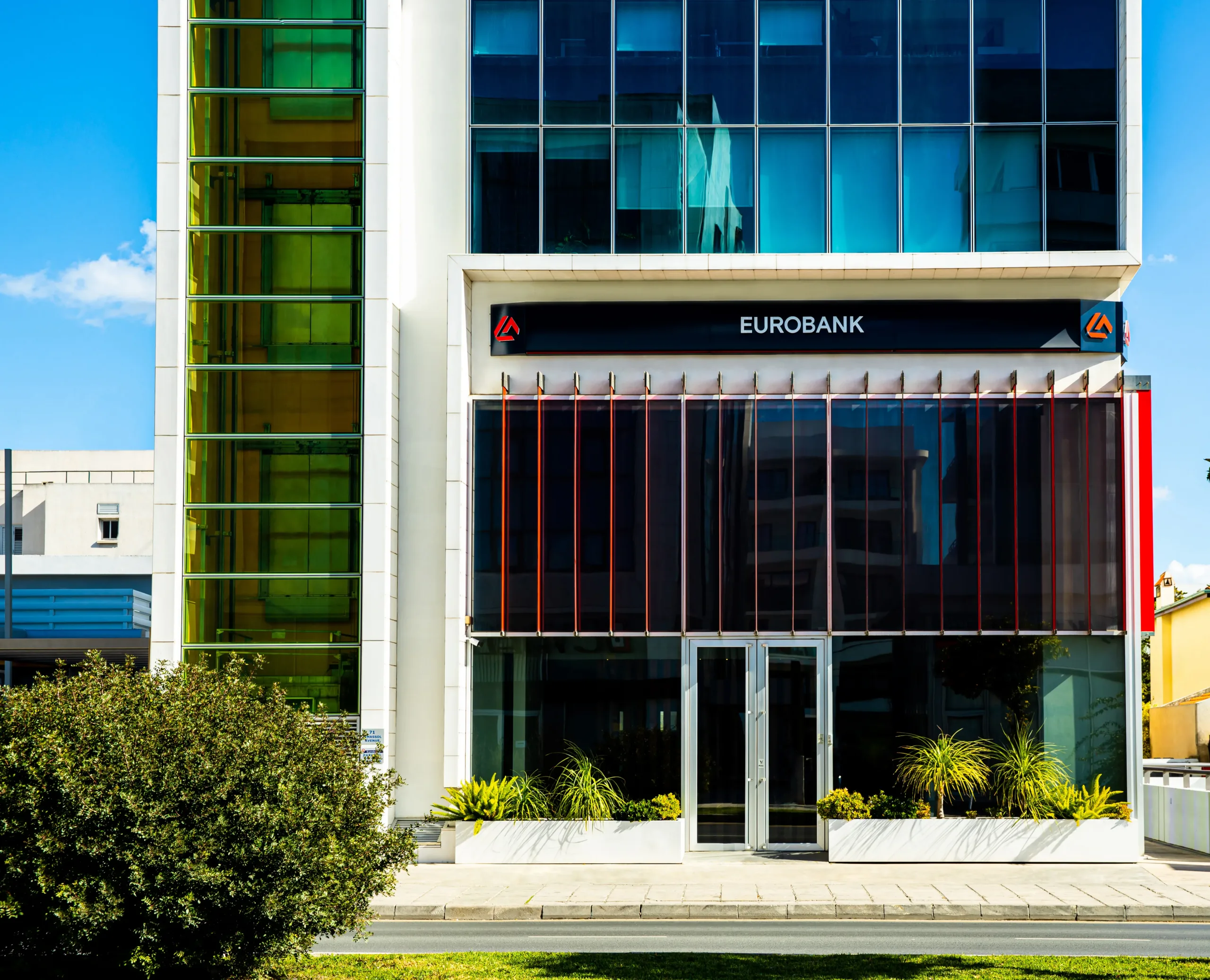 Eurobank repurchases 1.06 million shares for €5 million