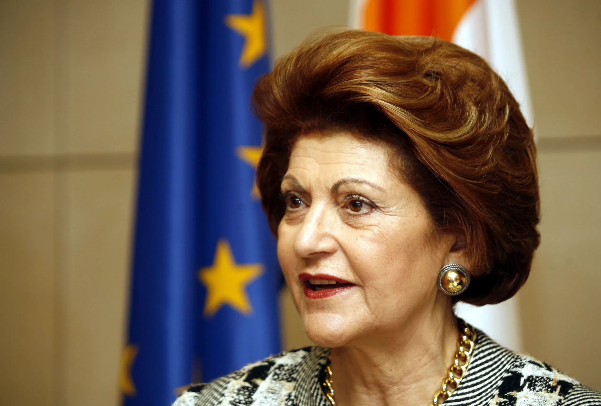 Η Ανδρούλλα Βασιλείου χαρακτηρίζει «παράξενη» την απόσυρση της αστυνομικής προστασίας
