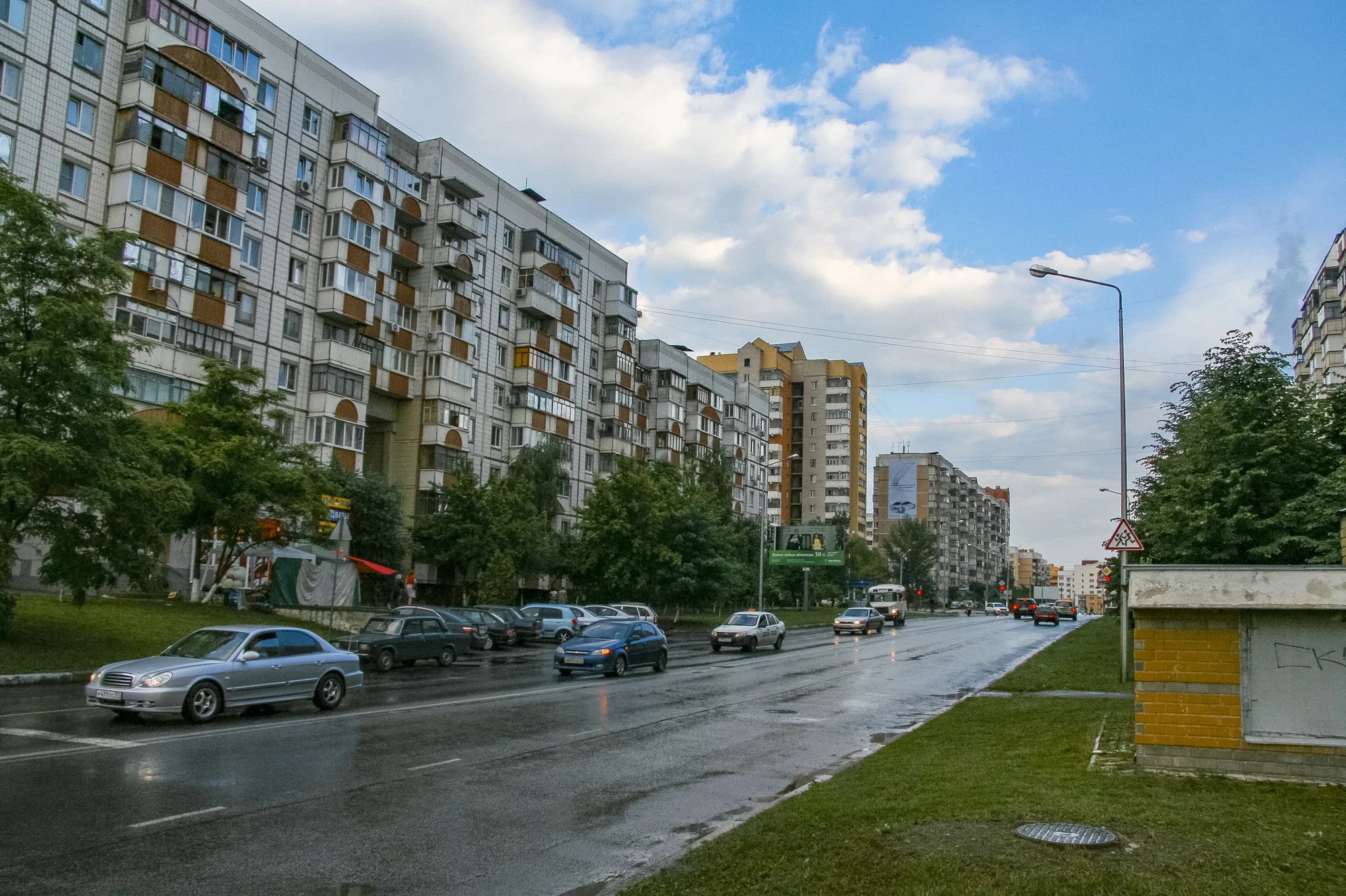 Ρώσοι αξιωματούχοι αναφέρουν δύο νεκρούς από επιθέσεις με drones και ζημιές σε διυλιστήριο και τρένο