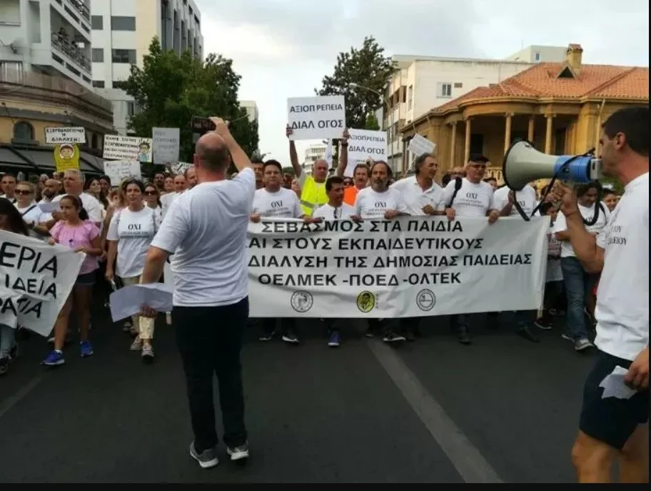 Education Ministry support programme workers protest over employment rights
