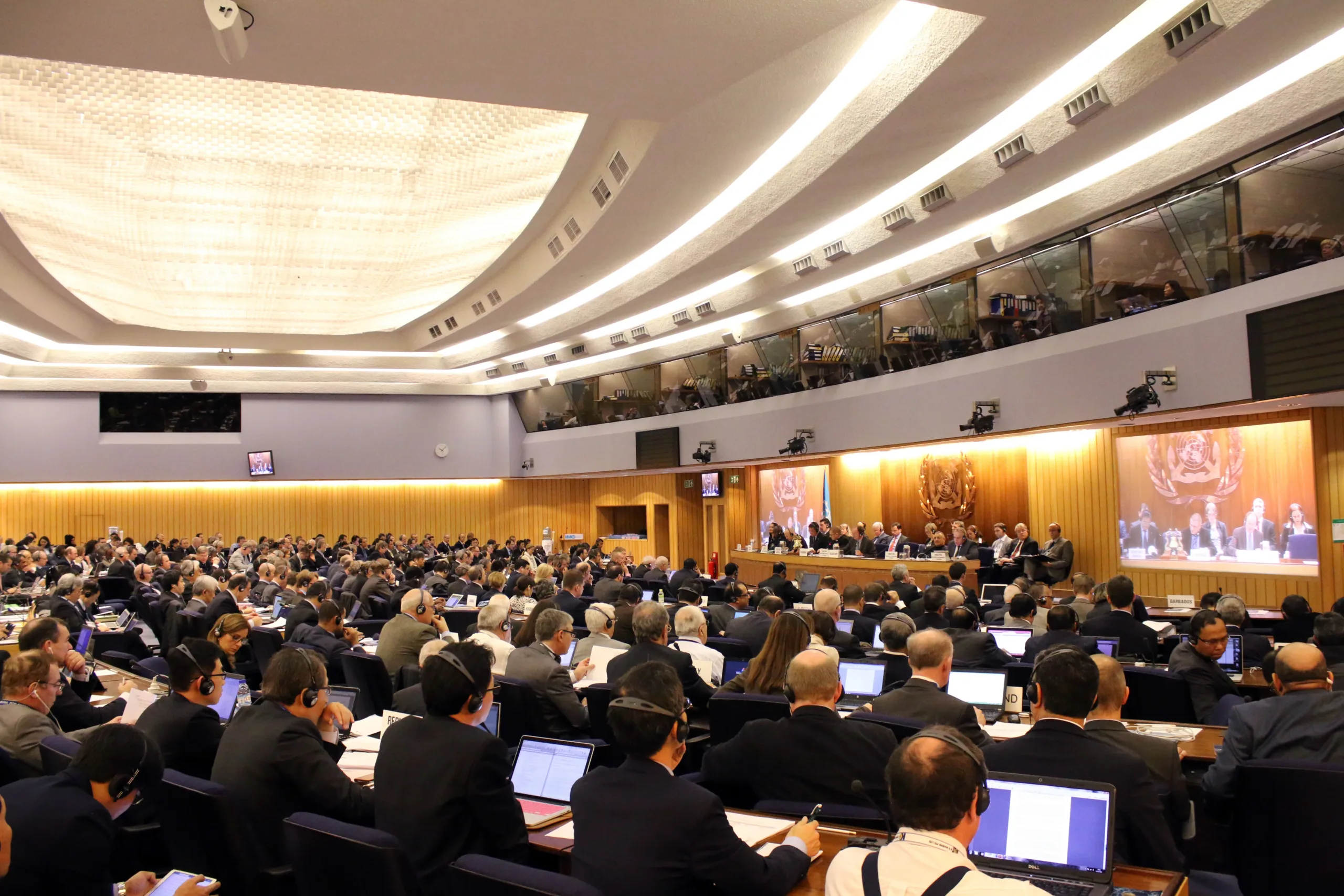 IMO продвигает пересмотренное руководство по безопасности для судов на метаноле и этаноле