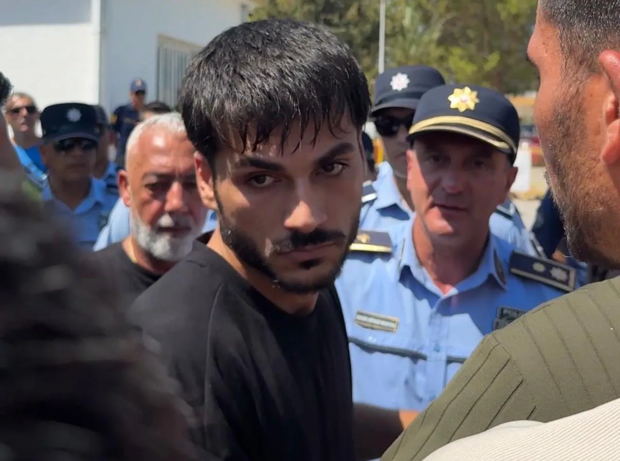 Гнев растёт: 20 человек всё ещё пропали без вести после крушения парома у Кирении