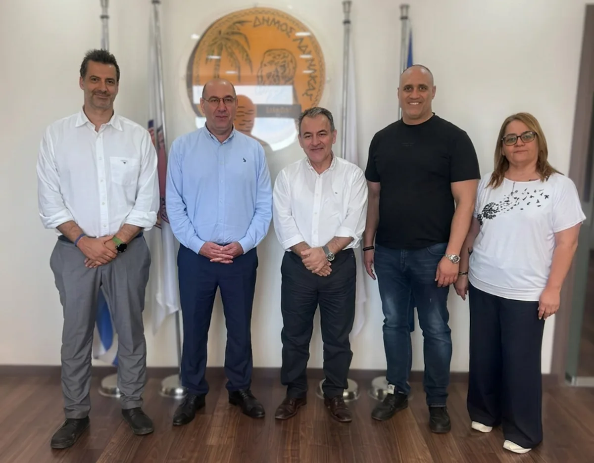 Larnaca mayor and environment commissioner discuss animal welfare measures