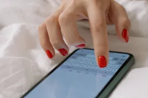 Το επαγγελματικό δίκτυο LinkedIn προσελκύει ενδιαφέρον ως πλατφόρμα γνωριμιών στην Κύπρο