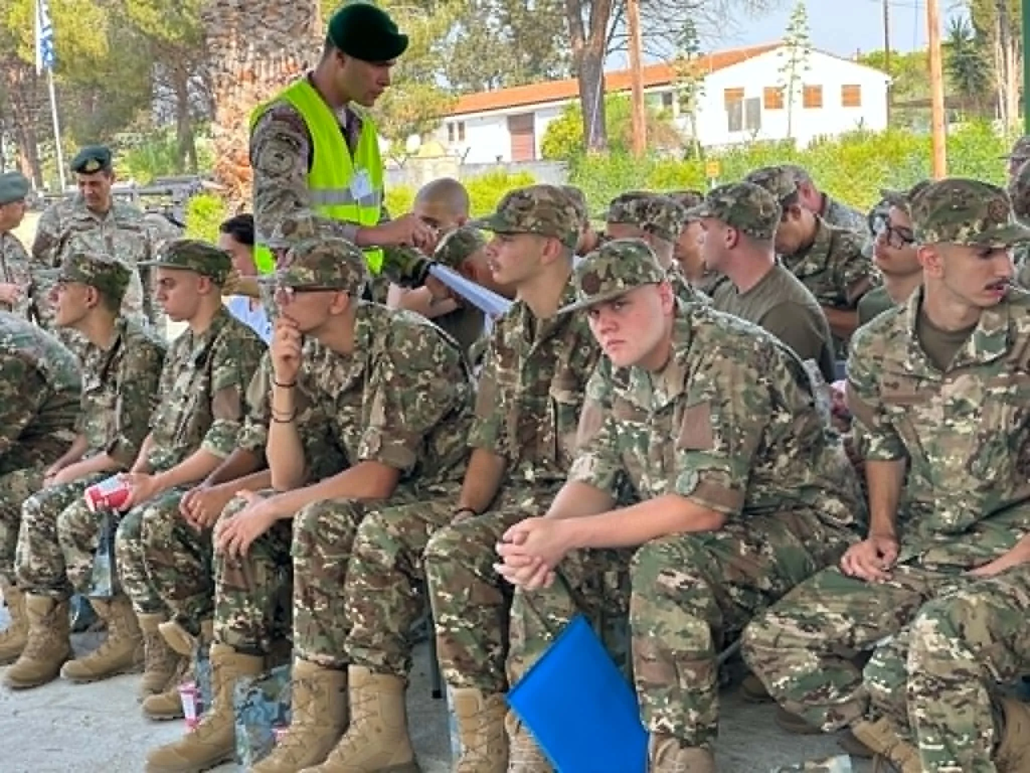 Έλεγχος εντοπίζει ανησυχίες για την ασφάλεια των τροφίμων και τη σπατάλη στη σίτιση της Εθνικής Φρουράς