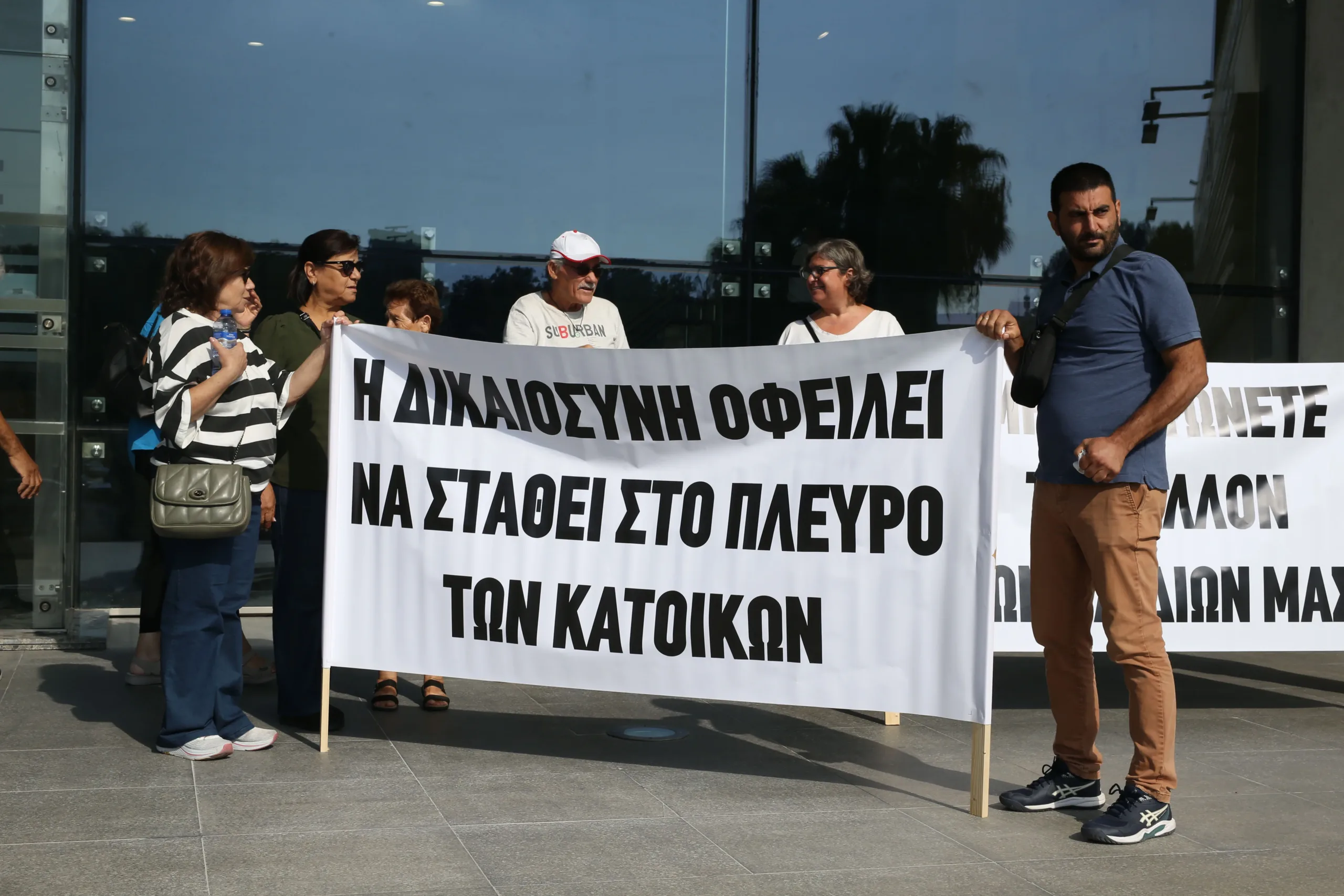 Γονείς στηρίζουν αποχή μαθητών από τα μαθήματα για τις συνθήκες κοντά σε εργοστάσιο ασφάλτου στο Μιτσερό