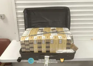 Συνελήφθησαν δύο Βρετανοί στο αεροδρόμιο Πάφου για 42.000 τσιγάρα που φέρονται να προέρχονται από καταστήματα αφορολογήτων ειδών