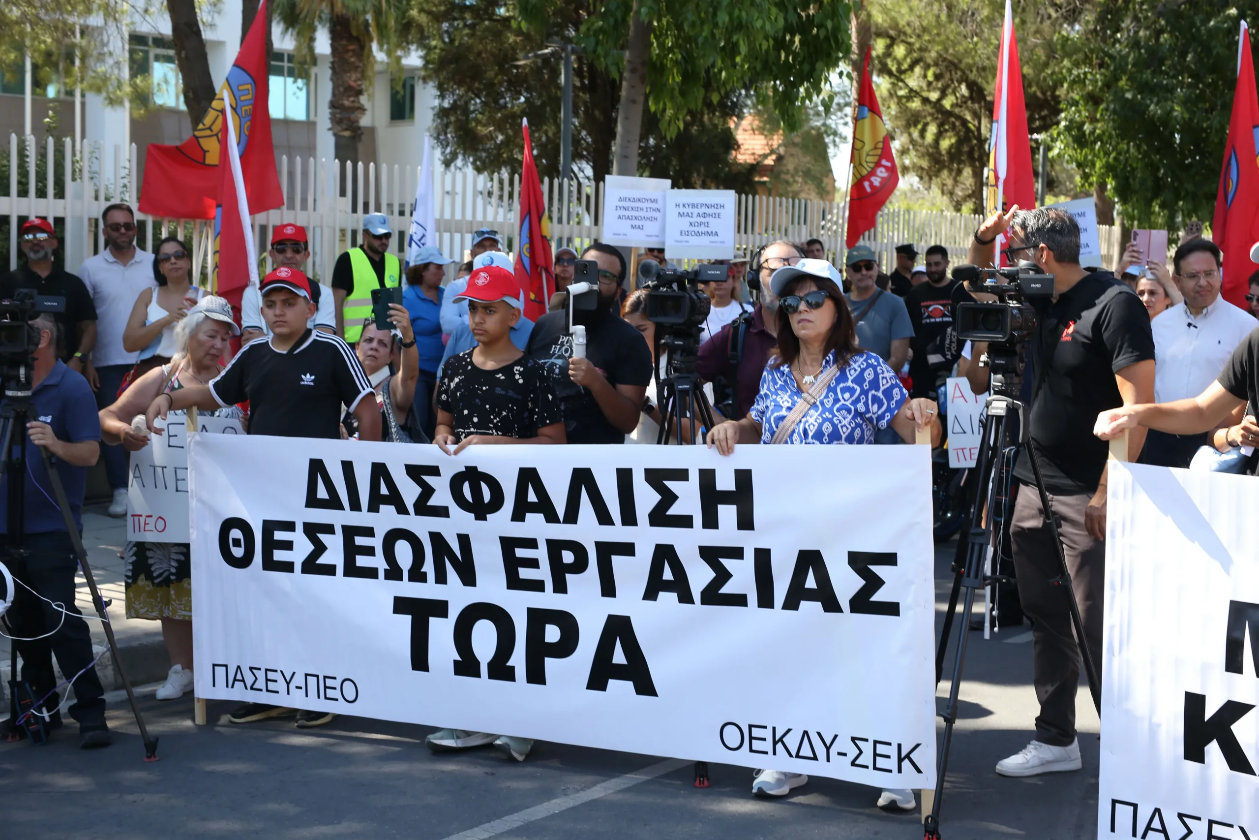 Support programme teachers seek unemployment benefits during suspensions