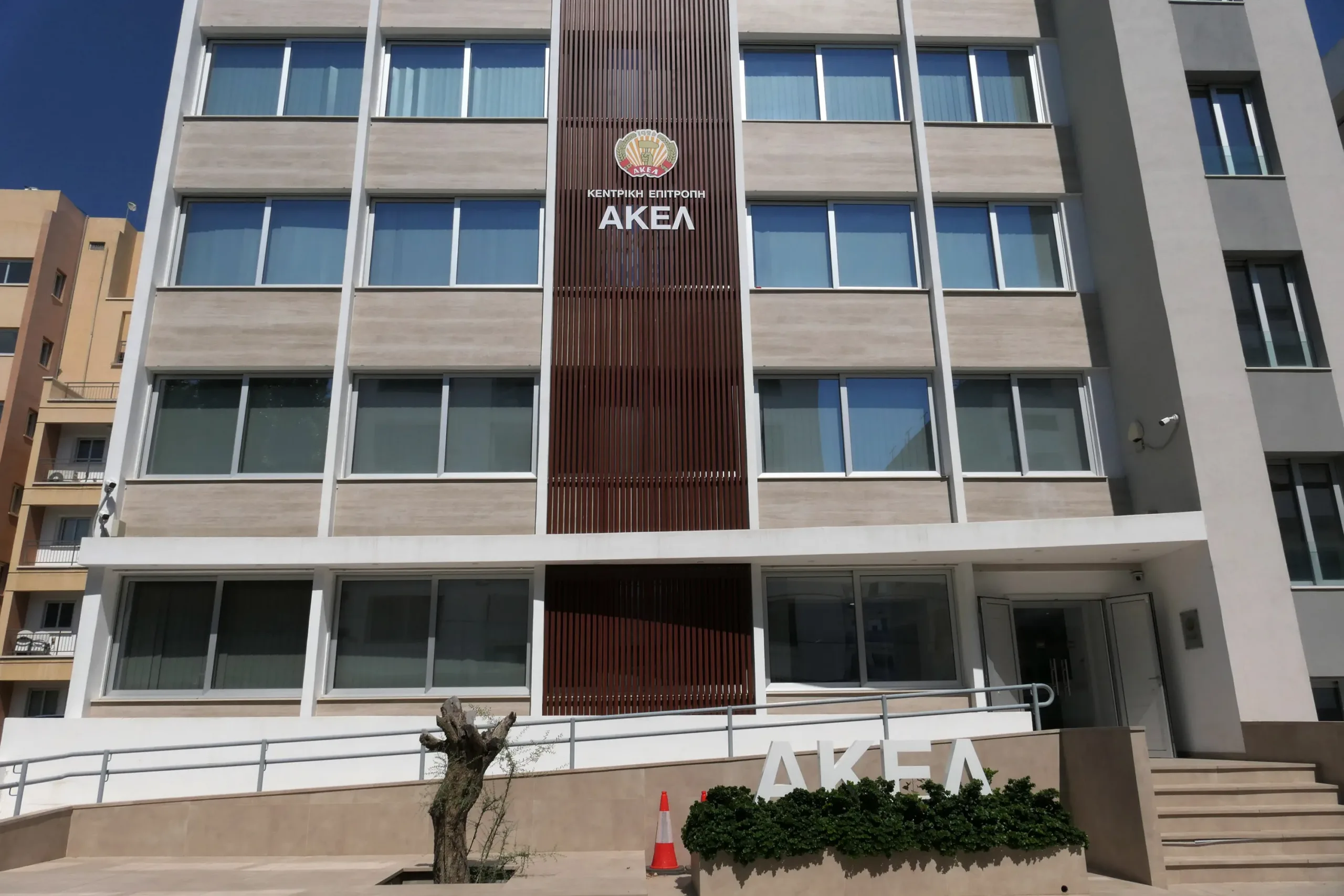 Το Akel ζητά απαντήσεις για τον ρόλο της Meridiam στο Great Sea Interconnector