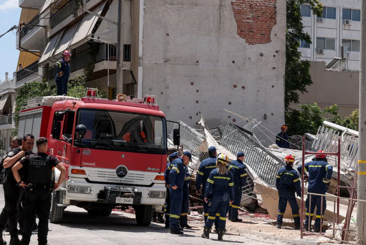 Έκρηξη προκαλεί μερική κατάρρευση κτιρίου στο κέντρο της Αθήνας