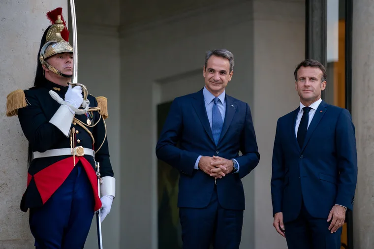 Mitsotakis and Macron discuss Great Sea Interconnector in Paris