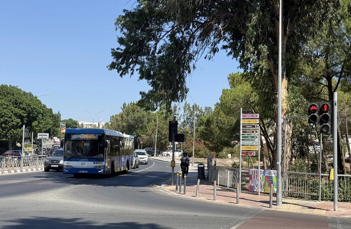 Τρεις πολυσύχναστες σηματοδοτούμενες διαβάσεις πεζών στη Λευκωσία αναφέρθηκαν εκτός λειτουργίας