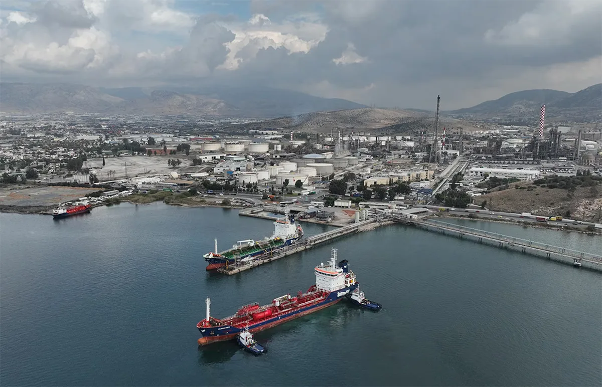 Greece raises diesel discount as refiner extends fuel price cuts to October 14