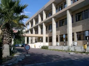 Τρεις άνδρες αθωώθηκαν από κατηγορίες για απόπειρα φόνου σε υπόθεση πυροβολισμών στον Κόρνο