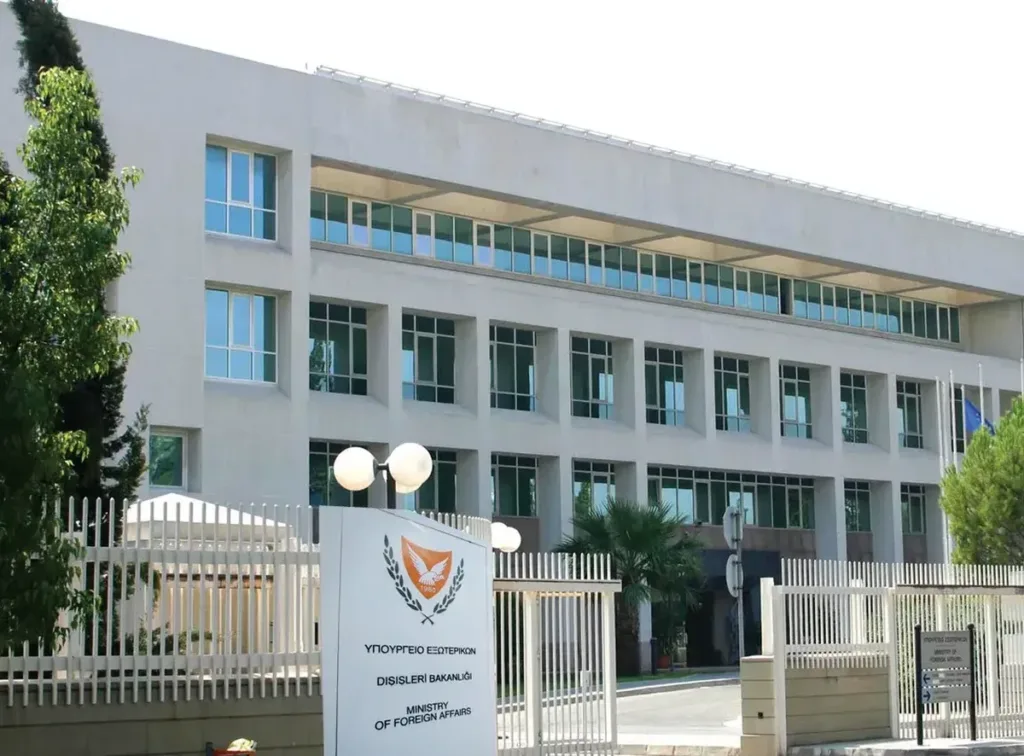 Πώς να αποκτήσετε άδεια διαμονής στην Κύπρο: προϋποθέσεις, έγγραφα, προθεσμίες και οδηγίες για το 2025