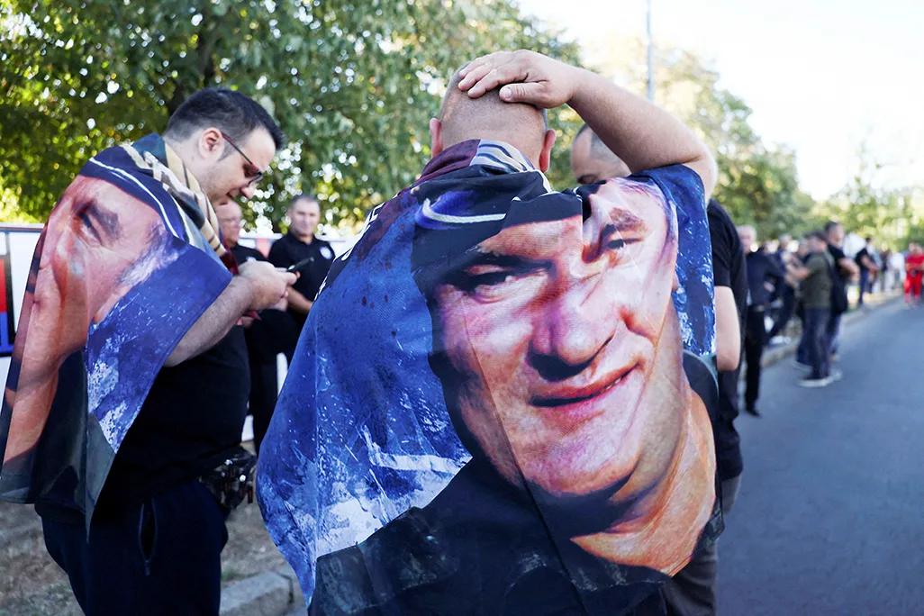 Thousands gather in Belgrade to pay respects to Ratko Mladic