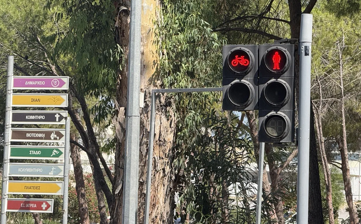 Ο δήμαρχος Λευκωσίας λέει ότι τα ελαττωματικά κουμπιά σε πεζοδιαβάσεις θα επισκευαστούν άμεσα