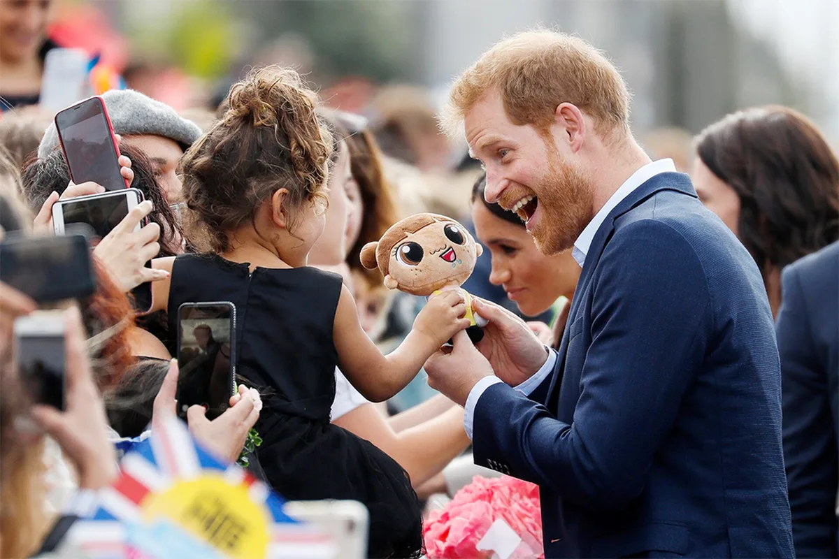 Εκπρόσωπος του πρίγκιπα Harry λέει ότι παπαράτσι παρακολουθούσαν τα παιδιά του σε σχολείο στην Αγγλία