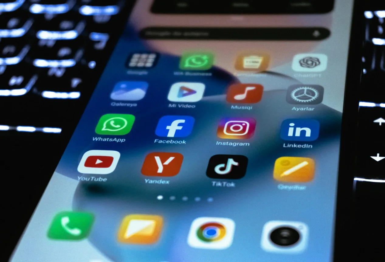 Cabinet approves plan to protect minors on social media