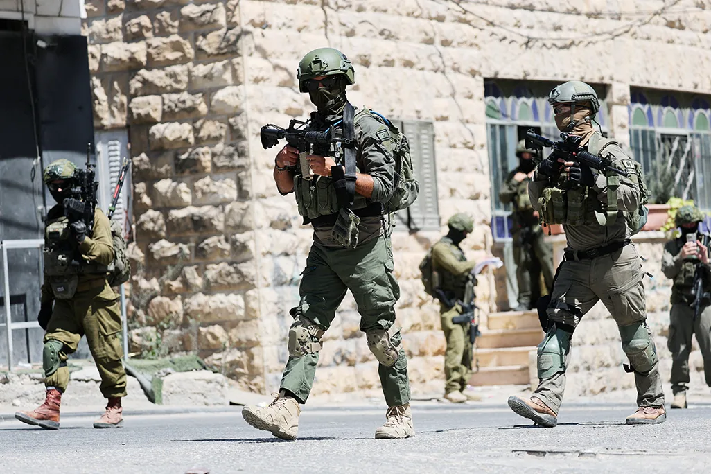 Britain bans goods from Israeli West Bank settlements