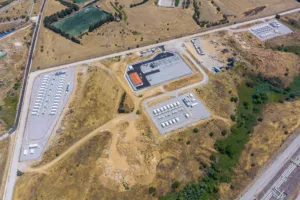 Η HELLENiQ ENERGY θέτει σε λειτουργία μονάδα αποθήκευσης ενέργειας με μπαταρίες ύψους 50 εκατ. ευρώ στη Θεσσαλονίκη